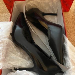 Women’s size 8 Guess black pointy toe pumps. New never worn.
